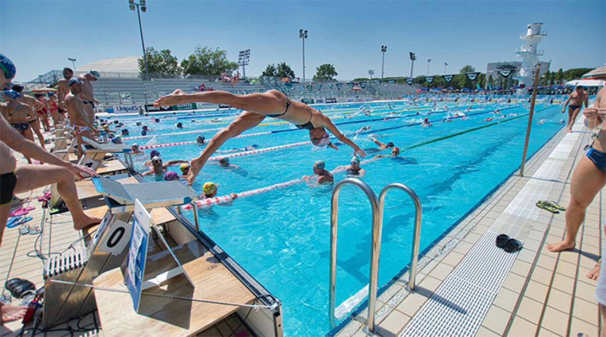 Riccione celebra il 40° anniversario del nuoto Master con eventi da record: attesi migliaia di atleti - La piscina olimpionica all'aperto di Riccione