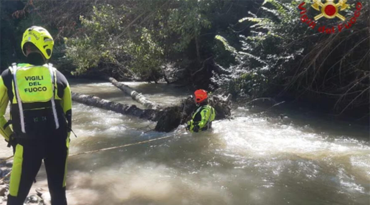 Salvataggio nel Lamone: aggrappati a un tronco nel fiume. Educatrice e bambini tratti in salvo dalla corrente -