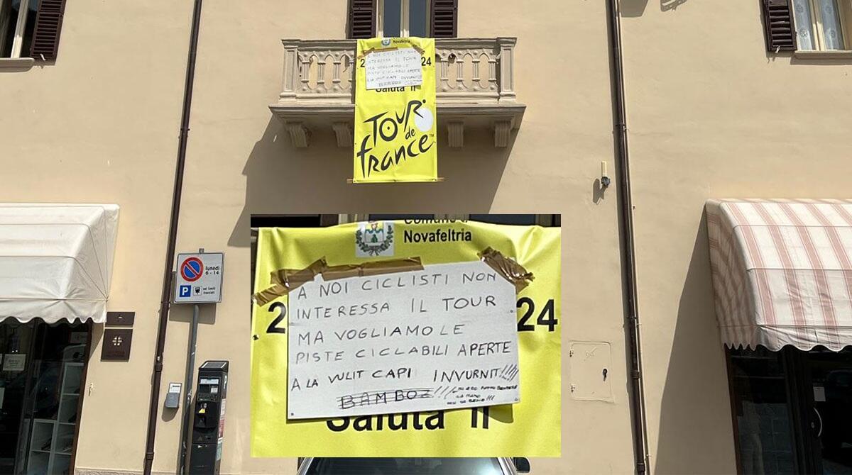 Novafeltria, la protesta sullo striscione in piazza: "Tour de France? Vogliamo le ciclabili" - Protesta a Novafeltria per le ciclabili