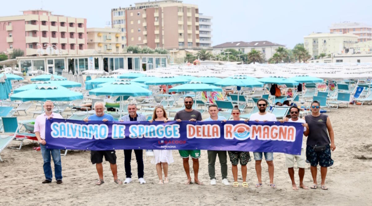 Petizione-manifesto di Legacop Romagna in tour per lidi: "Salviamo le spiagge della Romagna" - "Salviamo le Spiagge della Romagna" a Misano (ph. Dire)
