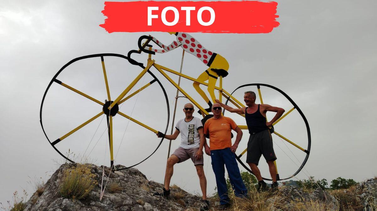 Secchiano: bici di 5 metri realizzata con materiali di scarto in omaggio al Tour de France -