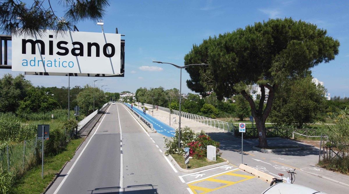 Completata la ciclabile del lungomare di Misano: no isole di calore grazie a una speciale resina - La ciclabile del lungomare di Misano