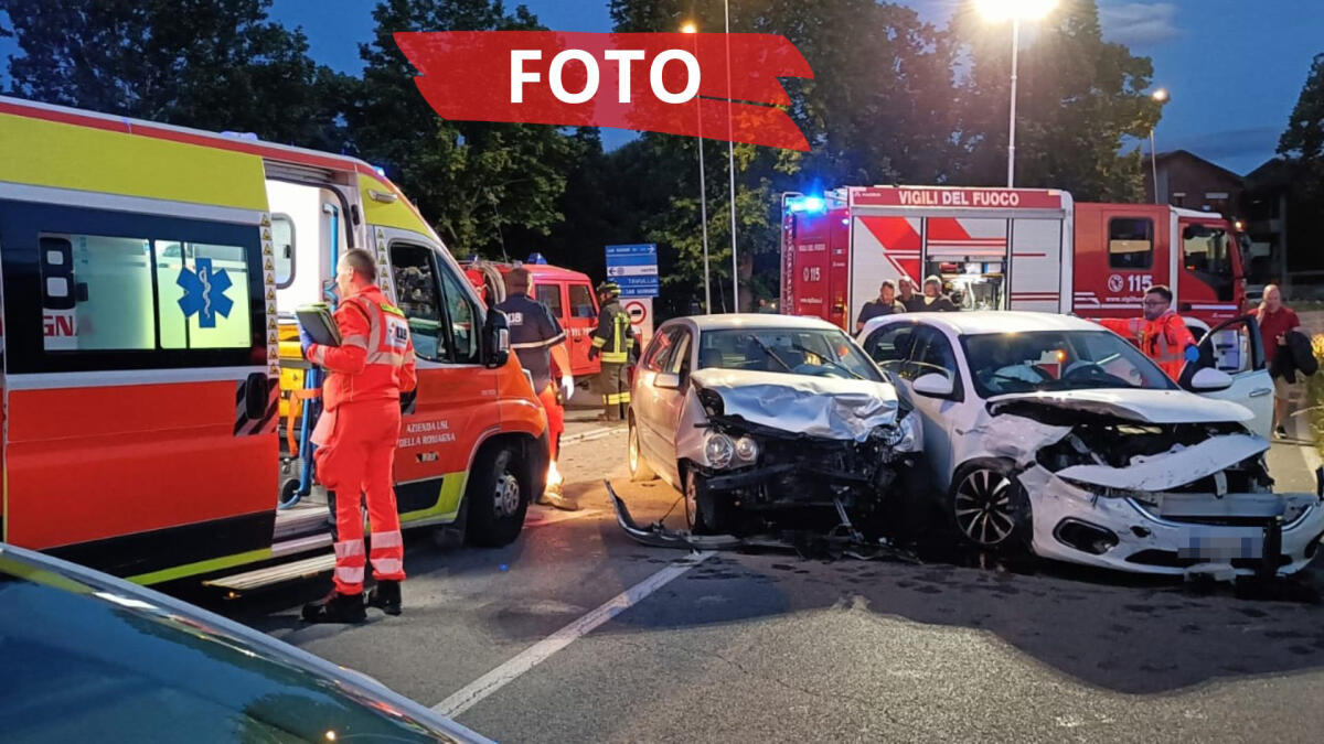 Frontale tra due auto nel riminese. In ospedale quattro feriti -