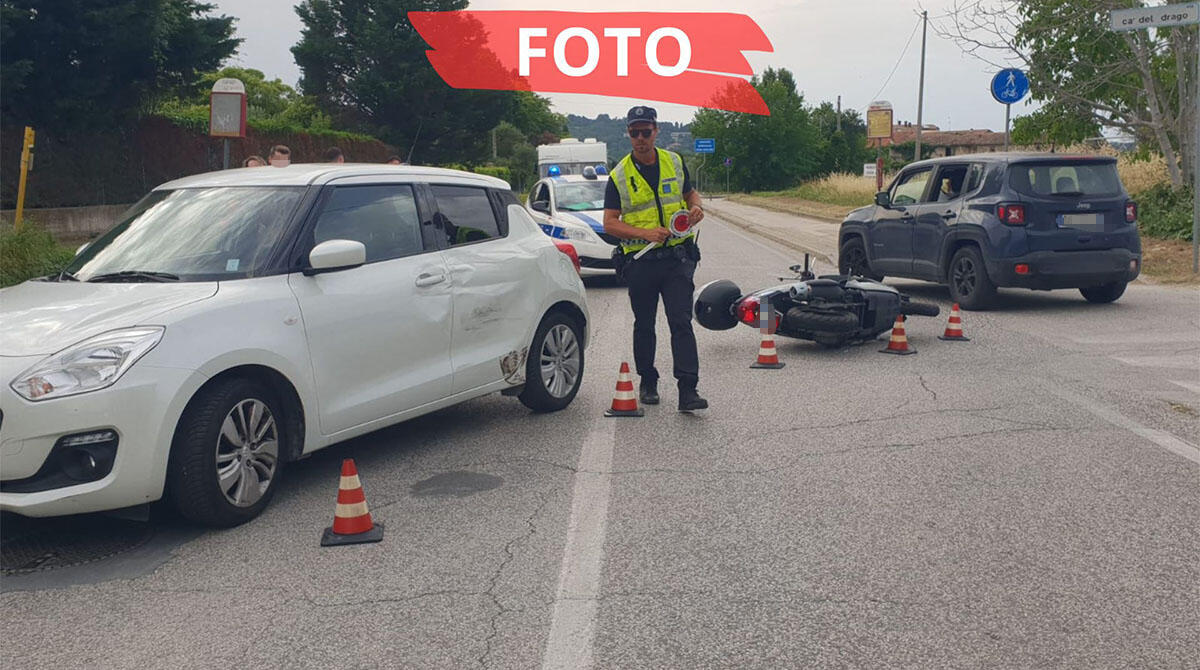 Auto sbuca sulla via Montescudo e si scontra con uno scooter -