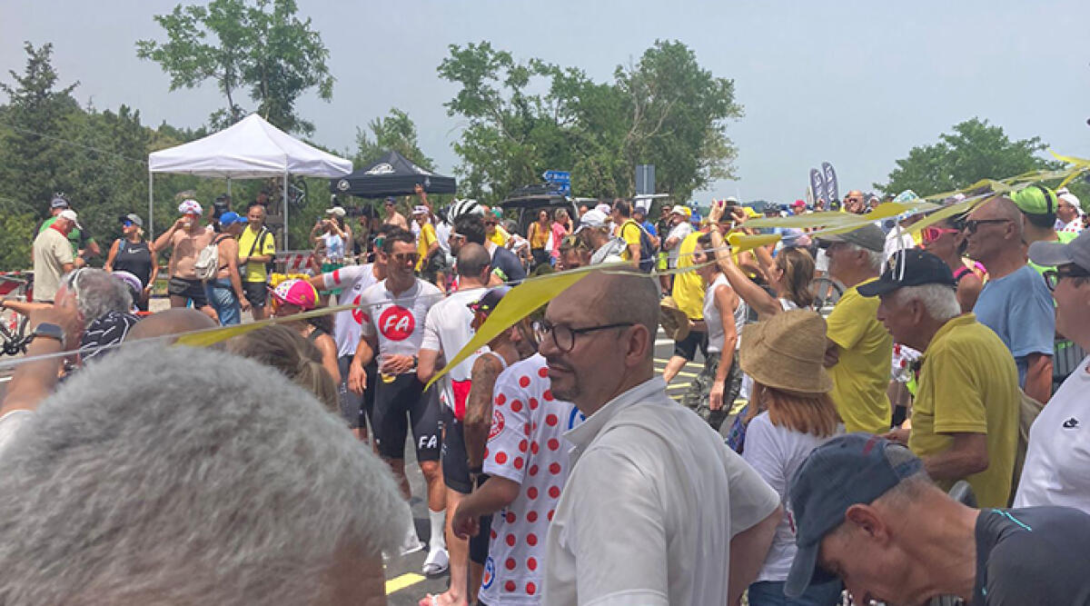 Tour de France, cartoline dall'Alta Valmarecchia: lo spettacolo in giallo -