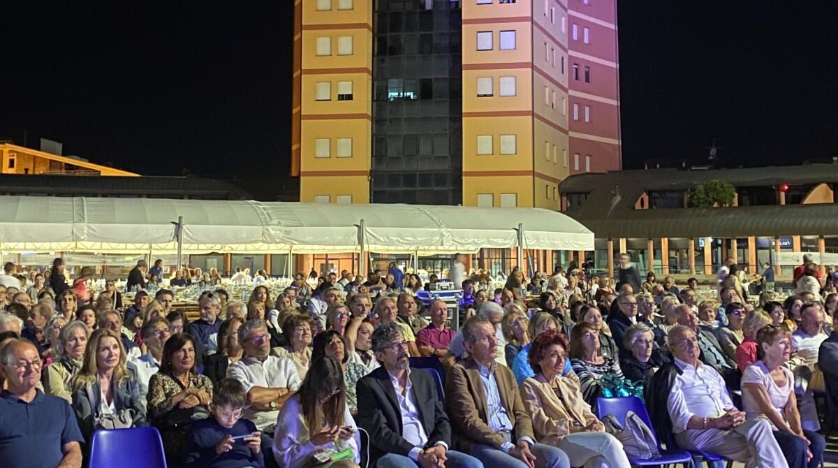 RivieraBanca premia soci e giovani durante "Festa Insieme" - La platea alla Festa Insieme di RivieraBanca