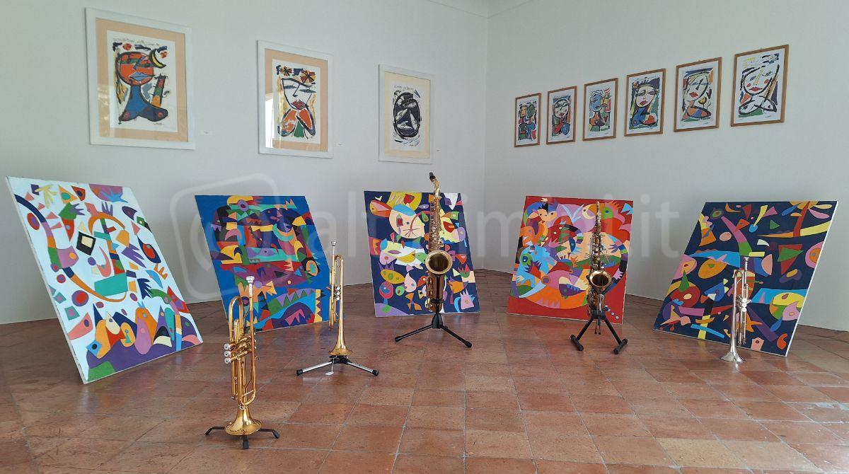 Relazione tra arte, musica e benessere: una mostra a Mondaino in collaborazione con Isal -