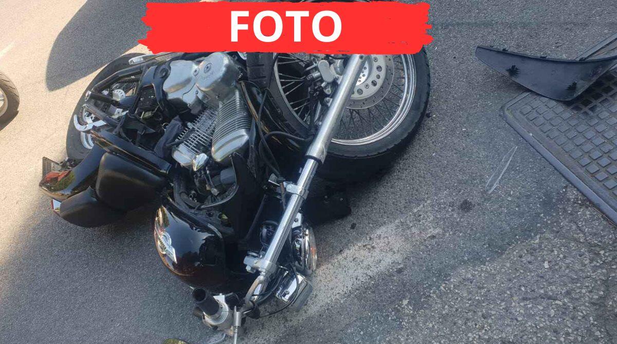 Auto svolta sulla Marecchiese ed è scontro con una moto: centauro in gravi condizioni -