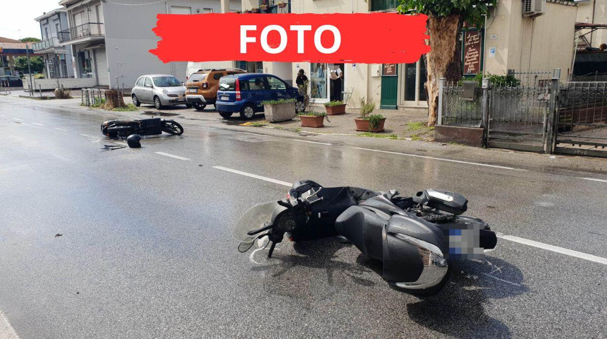 Incidente in via Marecchiese: scontro tra due scooter e strada chiusa - Le immagini dell'incidente avvenuto in via Marecchiese a Rimini