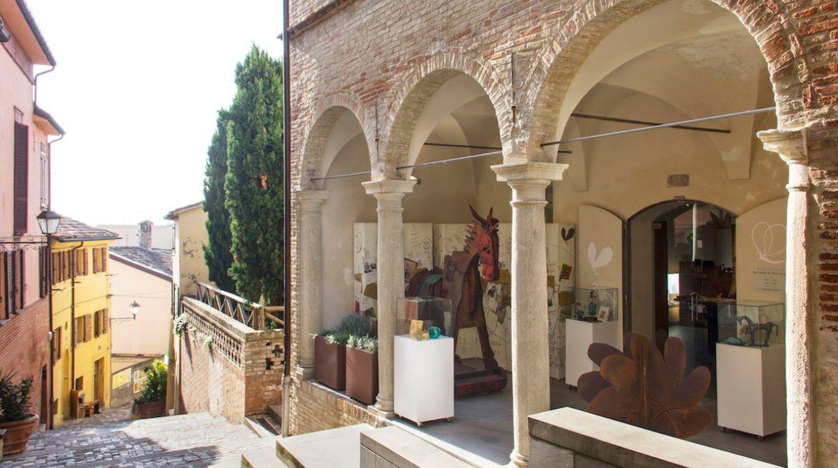 Eredità culturale di Tonino Guerra ignorata? Santarcangelo replica alla vedova - Esterno del museo Tonino Guerra di Santarcangelo PH LAURENT BERNARDI