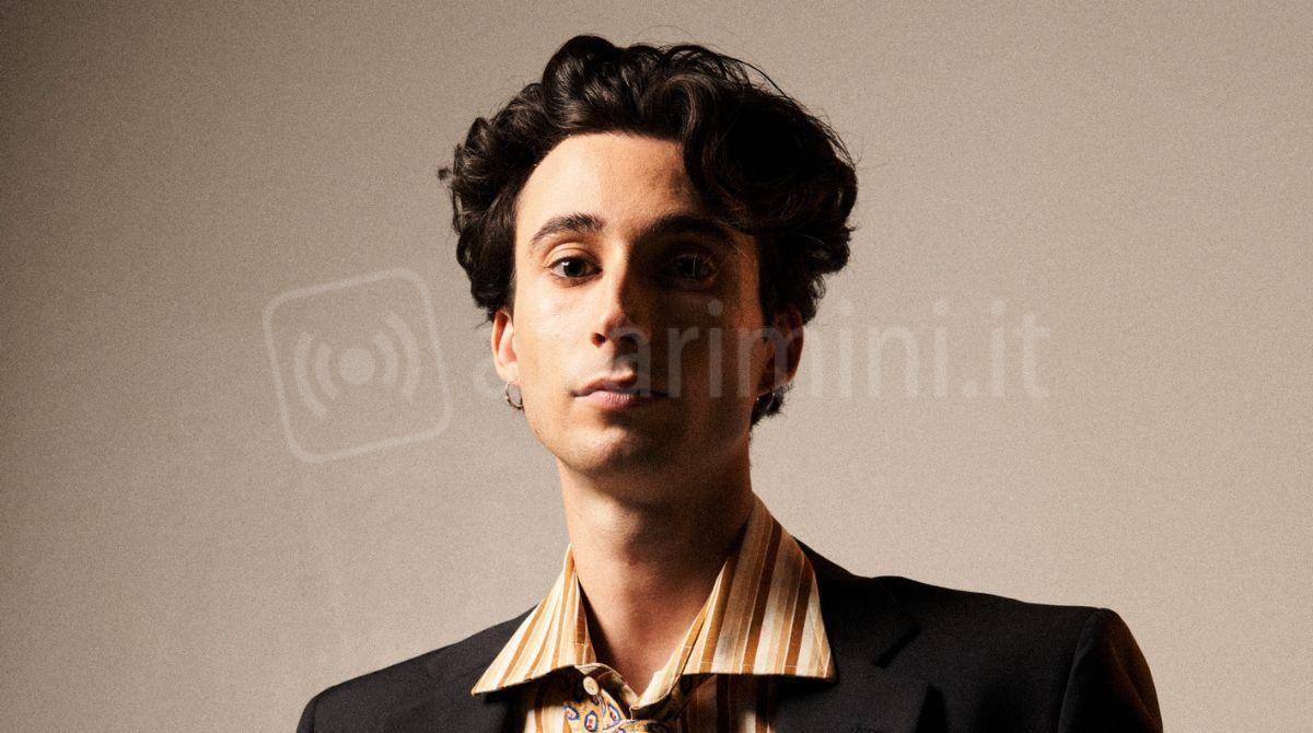Il cantautore riminese Luca Fol sul palco di Sgr Live a Rimini - Luca Fol