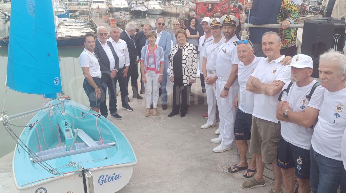 Riccione, varo della barca inclusiva Gioia e liberazione in mare di una tartaruga - 