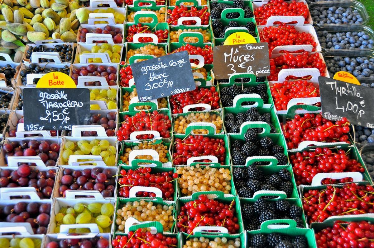 La spesa in maniera salutare, l'iniziativa di Ausl Romagna arriva a Rimini - Photo by Peter de Vink on <a href="https://www.pexels.com/photo/stack-of-fruits-with-signage-849524/" rel="nofollow">Pexels.com</a>