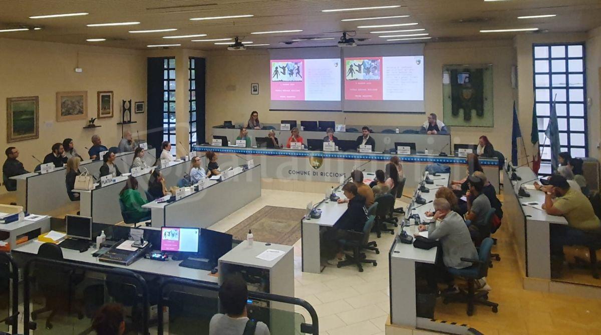 Riccione, 50 giovani degli enti del terzo settore in consiglio comunale -
