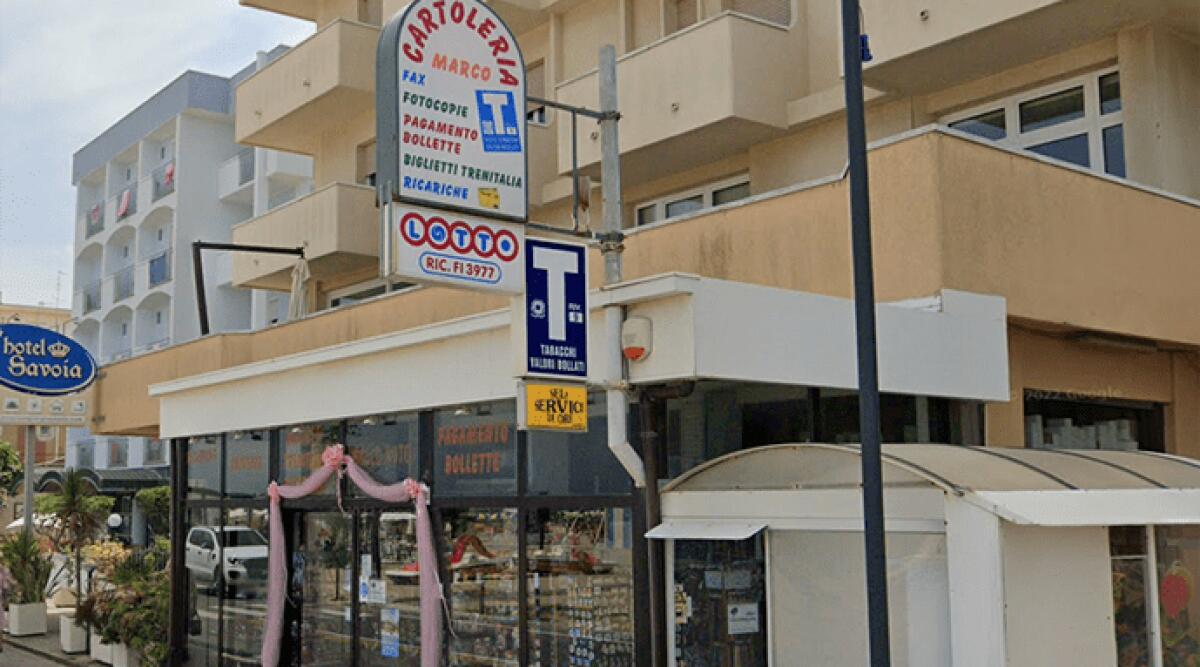 Vince mezzo milione con un gratta e vinci da cinque euro a Igea Marina - La tabaccheria di Igea Marina
