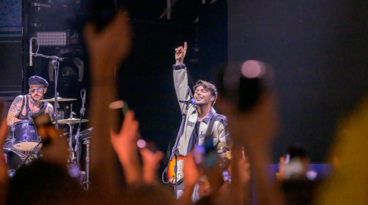 Riccione: piazzale Roma si scatena con i The Kolors, Sarafine, Mattia Zenzola, Davide Vavalà e a sorpresa Cricca - The Kolors in Piazzale Roma
