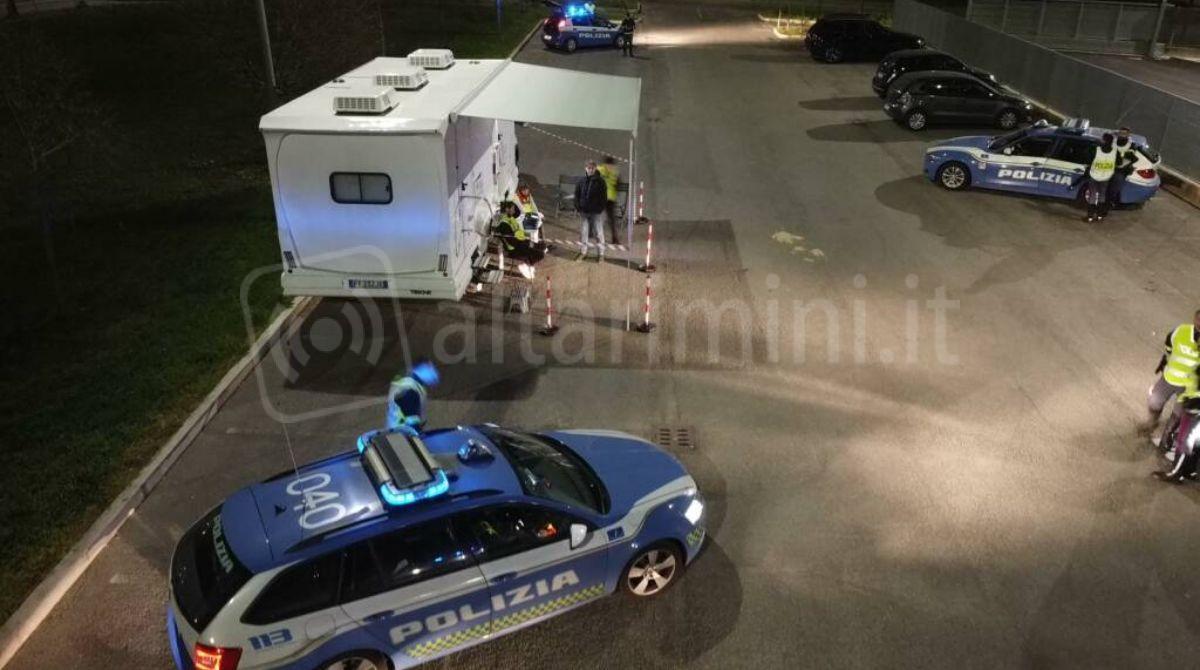 Alcol e droga: controlli con laboratorio medico, 17 patenti ritirate - Posto di blocco con Tox test