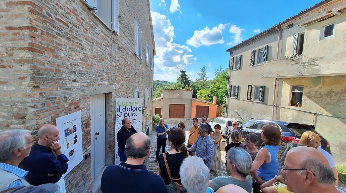 Inaugurata "Note di musica e di colore" alla galleria d'arte di Mondaino - L'inaugurazione alla galleria d'arte di Mondaino
