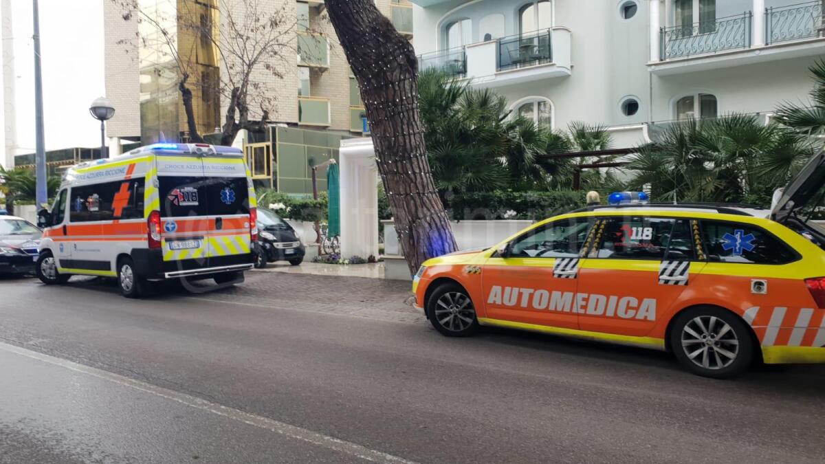 Morti sul lavoro, a Rimini è un'emergenza: già 3 decessi nel 2024 - Soccorsi sul luogo in cui si è verificato un incidente mortale sul lavoro lo scorso marzo