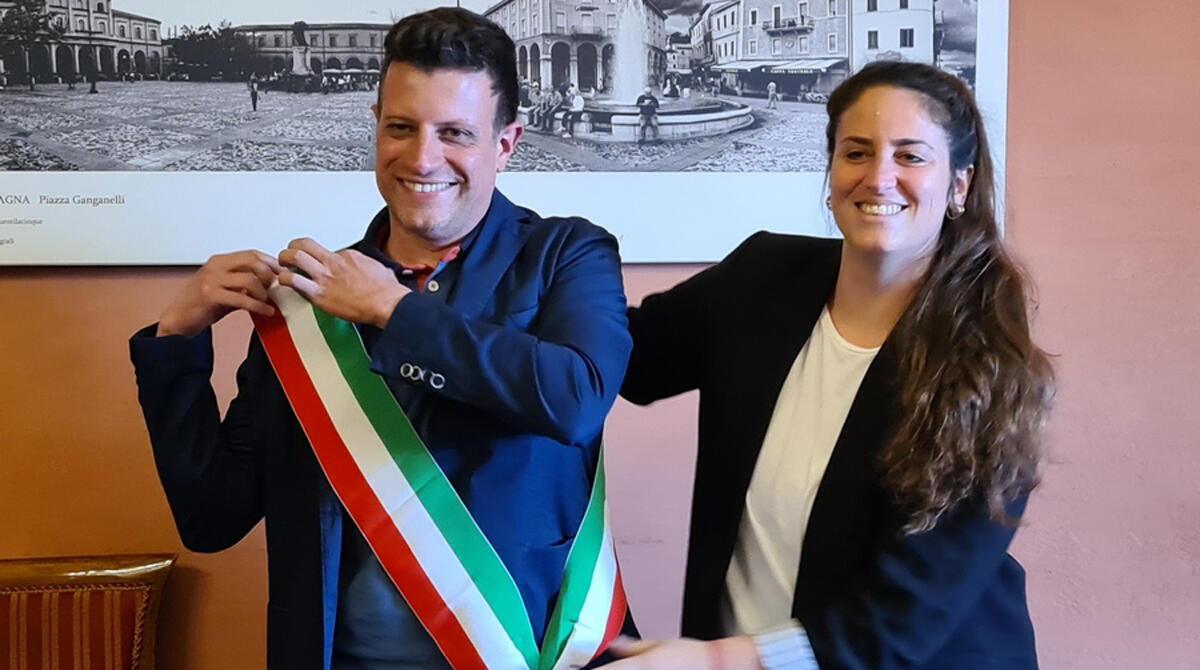 Prima seduta per il nuovo Consiglio Comunale di Santarcangelo - Alice Parma passa la fascia di sindaco a Filippo Sacchetti