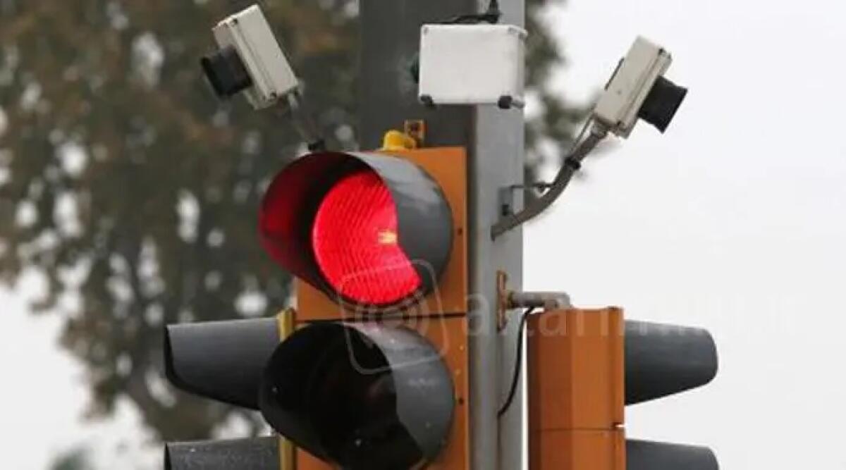 Stop al rosso: ecco il nuovo impianto per l’accertamento delle infrazioni semaforiche - Semaforo REPERTORIO