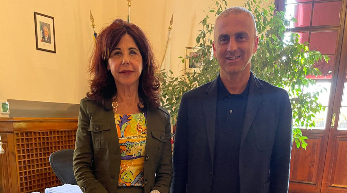 Rimini accoglie il nuovo Prefetto Cassone: incontro in Comune con Sadegholvaad - Il Prefetto Cassone con il Sindaco Sadegholvaad