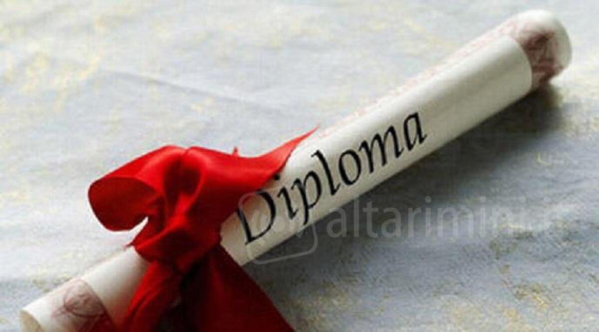 Cerimonia dei traguardi: Rimini premia i superdiplomati e gli studenti meritevoli -