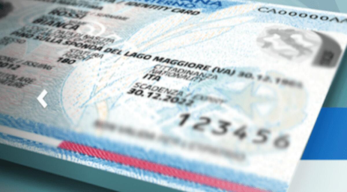 Ai servizi anagrafici chiusura straordinaria per consentire gli aggiornamenti - Carta elettronica (repertorio)