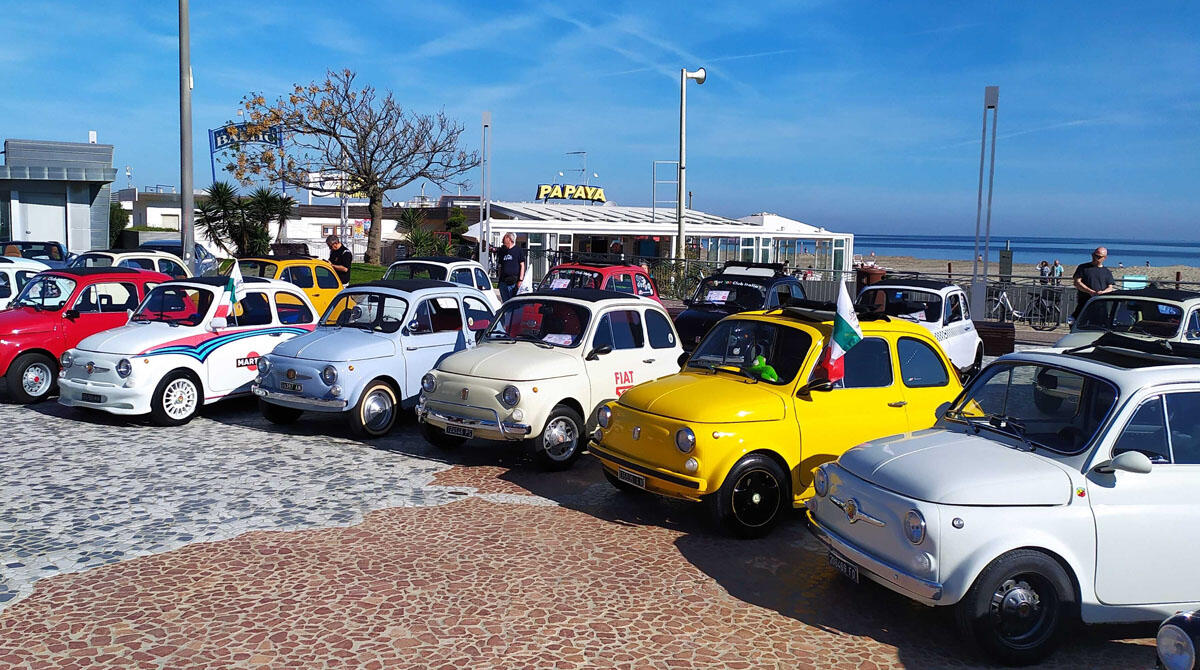 Le mitiche Fiat 500 sfilano a Riccione -