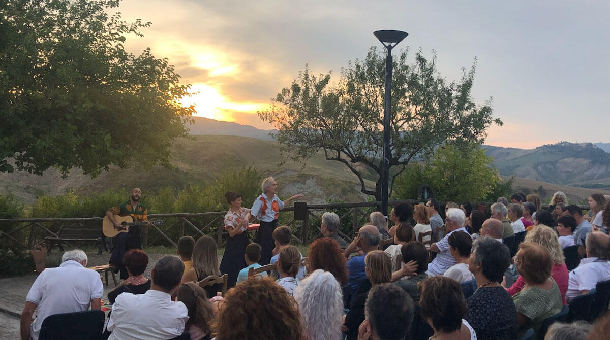 Uno spettacolo teatrale itinerante per scoprire le bellezze della Valconca -