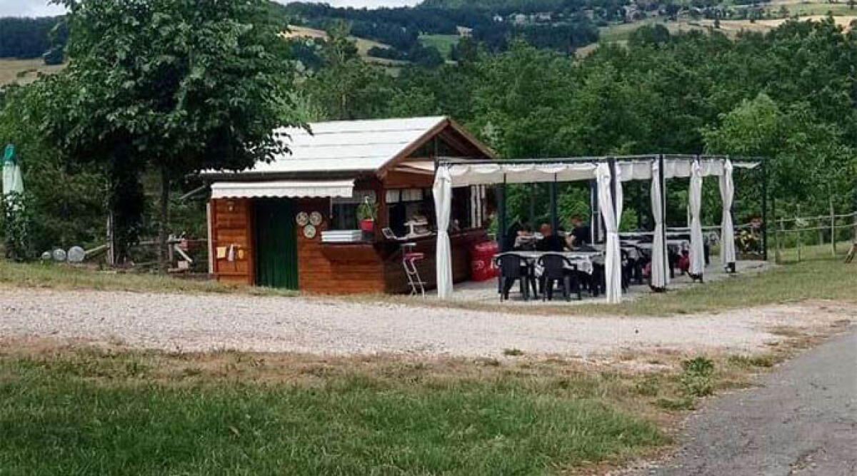 Famiglia apre chiosco "sperduto" a San Gianni: punto di incontro tra i pochi residenti e i tanti turisti -