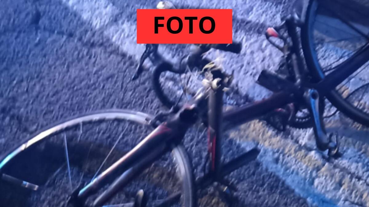 Auto investe due ciclisti a Novafeltria, uno è morto - La bici distrutta dopo l'incidente