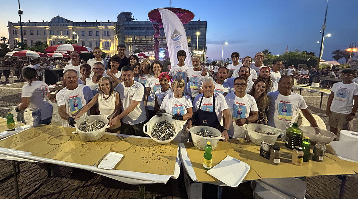 La Romagna, quella autentica: quanta gente a Cattolica per la Grande Rustida - La "Grande Rustida" a Cattolica