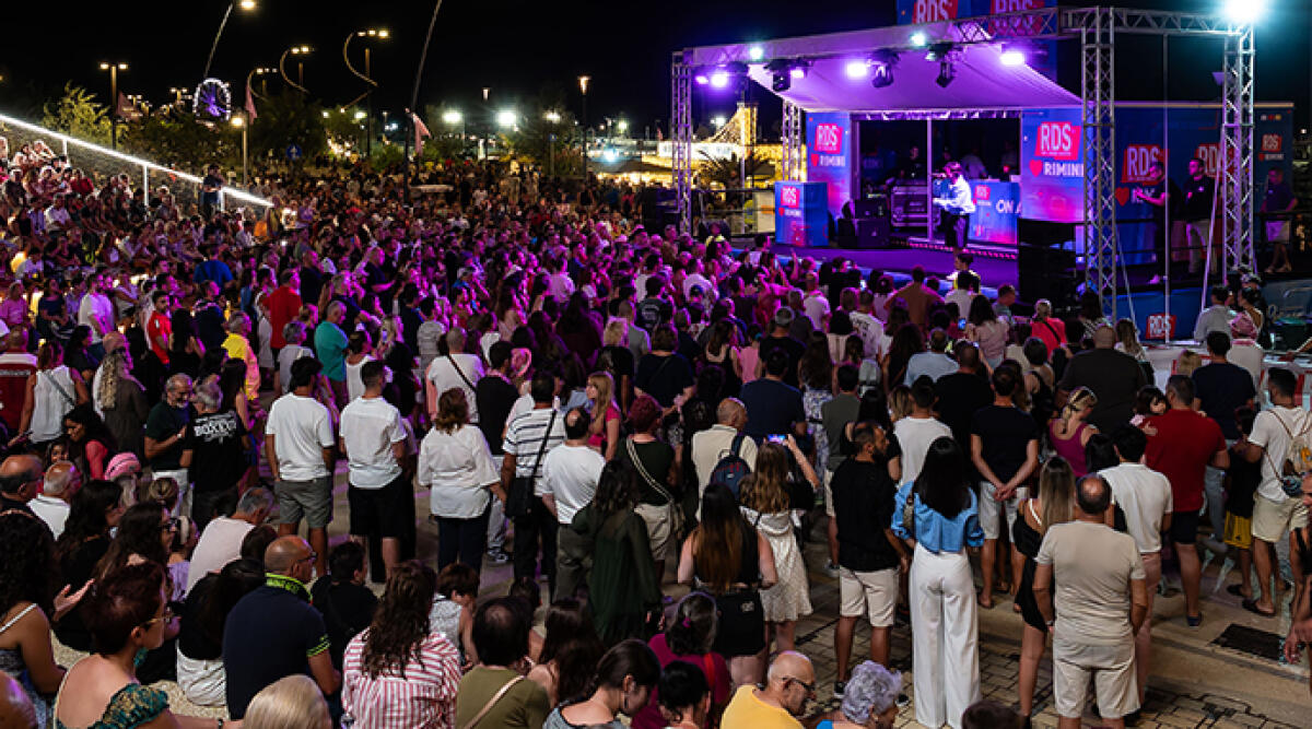 Notte Rosa: un evento di successo frenato da risse e rapine - Rimini Notte Rosa Concerto RDS Piazzale Kennedy , photocredit: F. Petrangeli