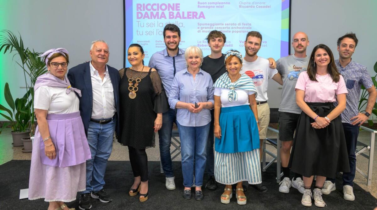 70 anni di Romagna mia: Riccione celebra con un evento di musica, liscio e cibo - Alcuni dei protagonisti e delle protagoniste dell'evento