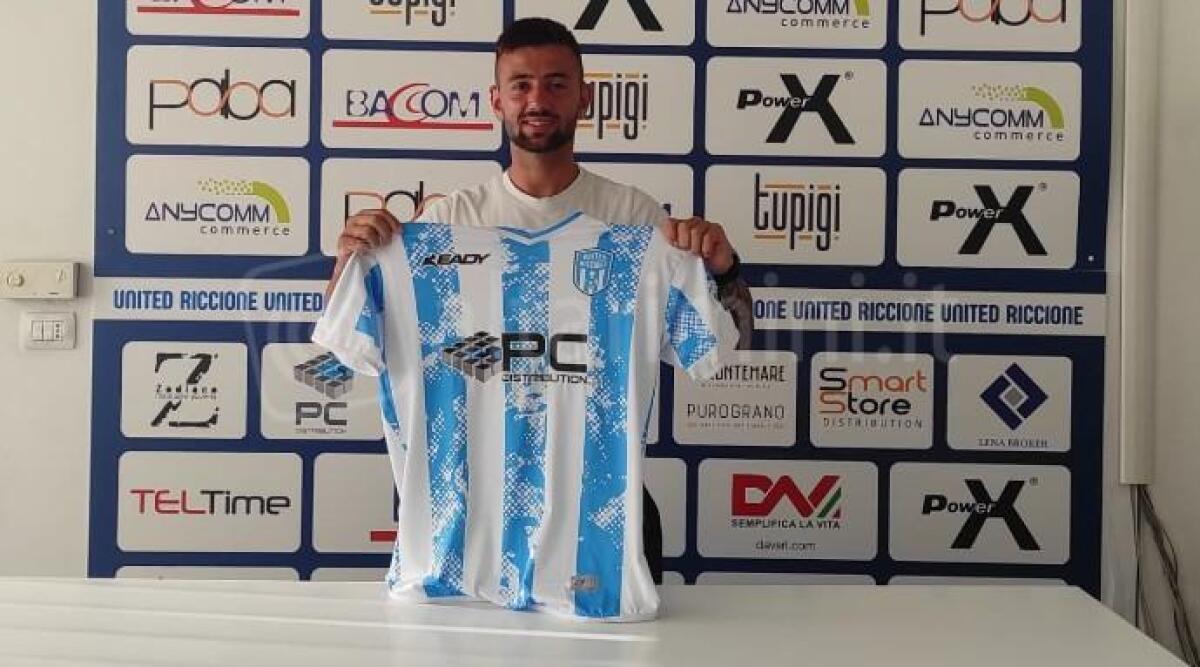 Calciomercato, U. Riccione: ufficiale Andrea Sollaku. Riccione 1926: in difesa Ferraro - 