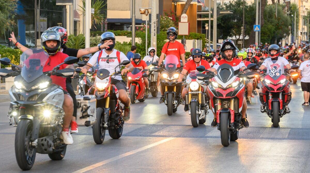 Riccione: un weekend ricco di eventi tra Ducati, musica e cultura - Sfilata Ducati Riccione