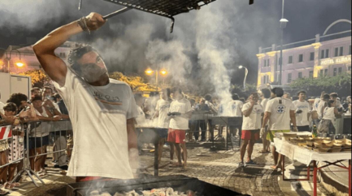 Cattolica, tutti a cena alla Grande Rustida: delizie e folklore in piazza primo Maggio  - La Rustida a Cattolica