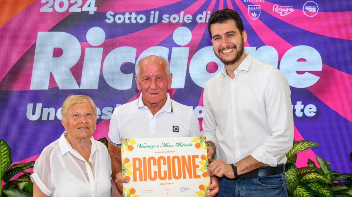 In vacanza a Riccione da oltre 50 anni per ritrovare gli affetti di una vita - I signori Paluschi