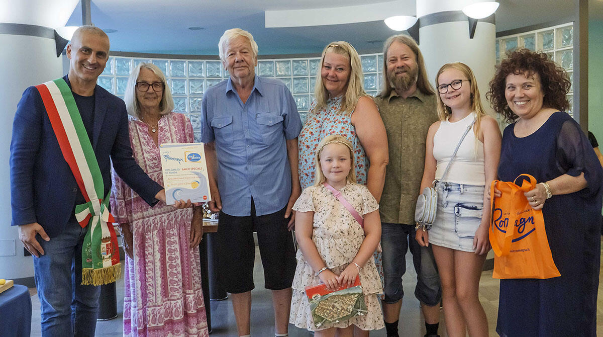 Norvegia - Rimini express: da 40 anni la famiglia Holm si sente a casa in Riviera - Il sindaco Sadegholvaad insieme alla famiglia norvegese Holm