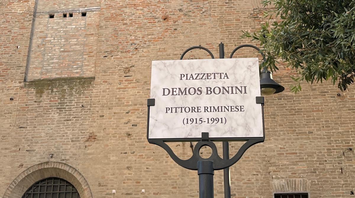 Una piazzetta a Demos Bonini: l' artista che ha raccontato Rimini con la sua arte - Piazzetta intitolata a Demos Bonini