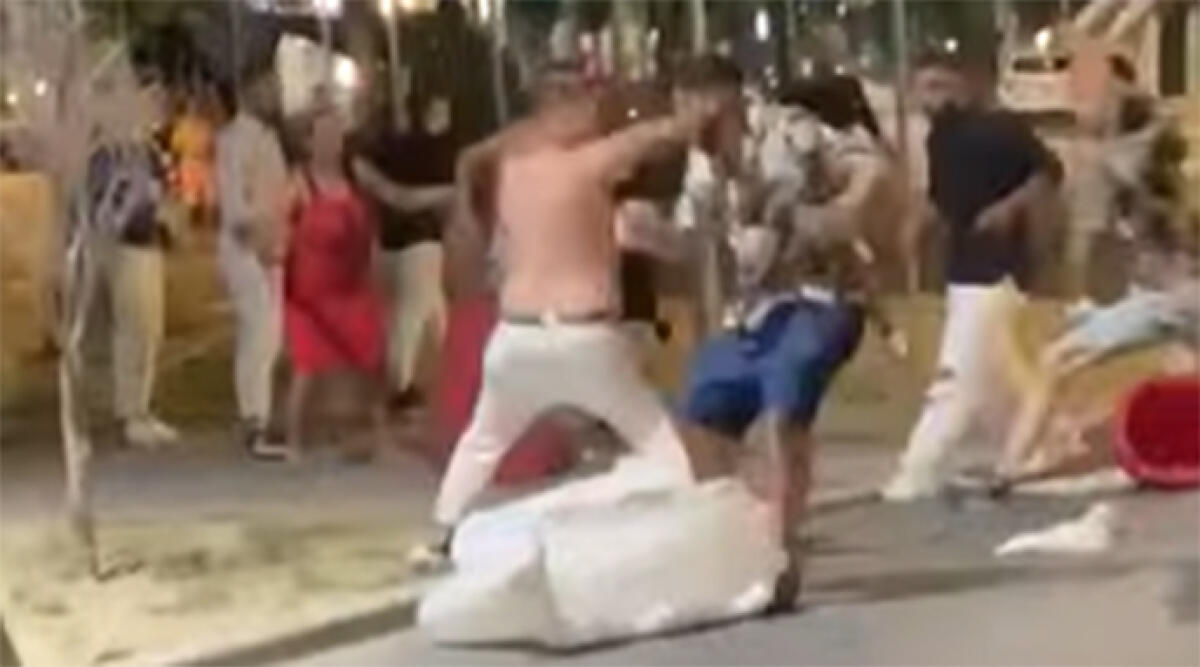 Rissa durante la Notte Rosa a Rimini: denunciati tre ragazzi sinti - Un fermo immagine dal video