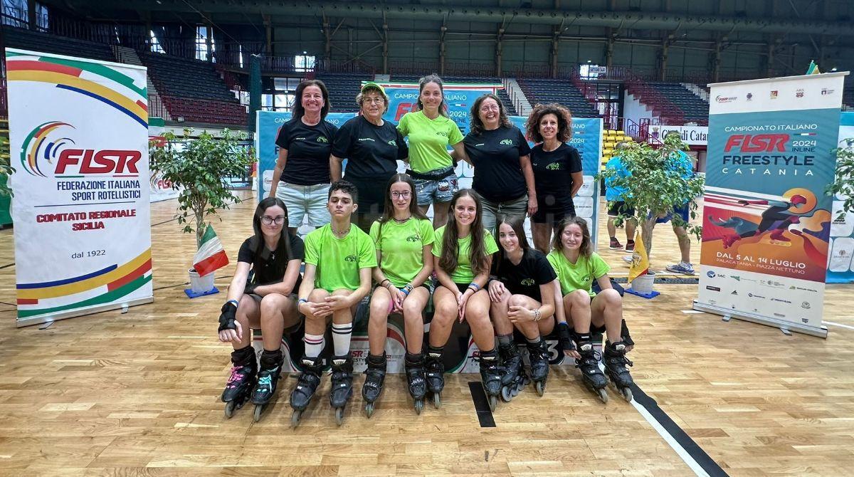 Pattinaggio Riccione: piazzamenti e medaglie al Campionato italiano - Classic team con la presidente Gigliola Mattei