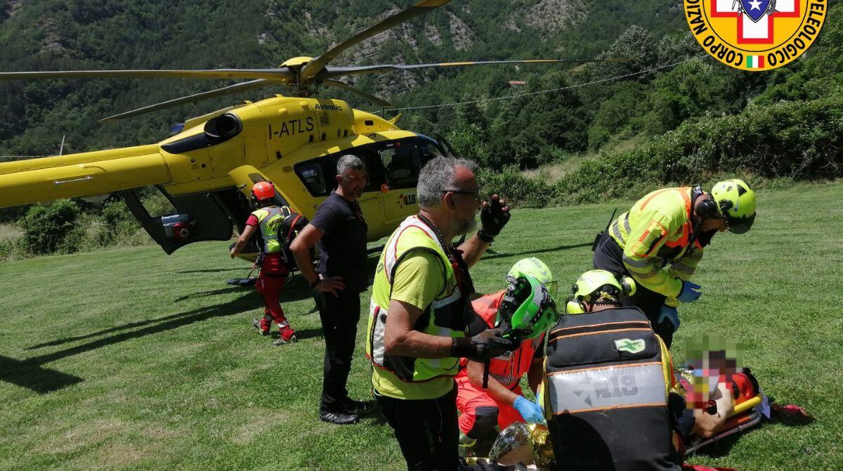 Si ribalta col trattore mentre svolge lavori agricoli: è successo nel forlivese - 