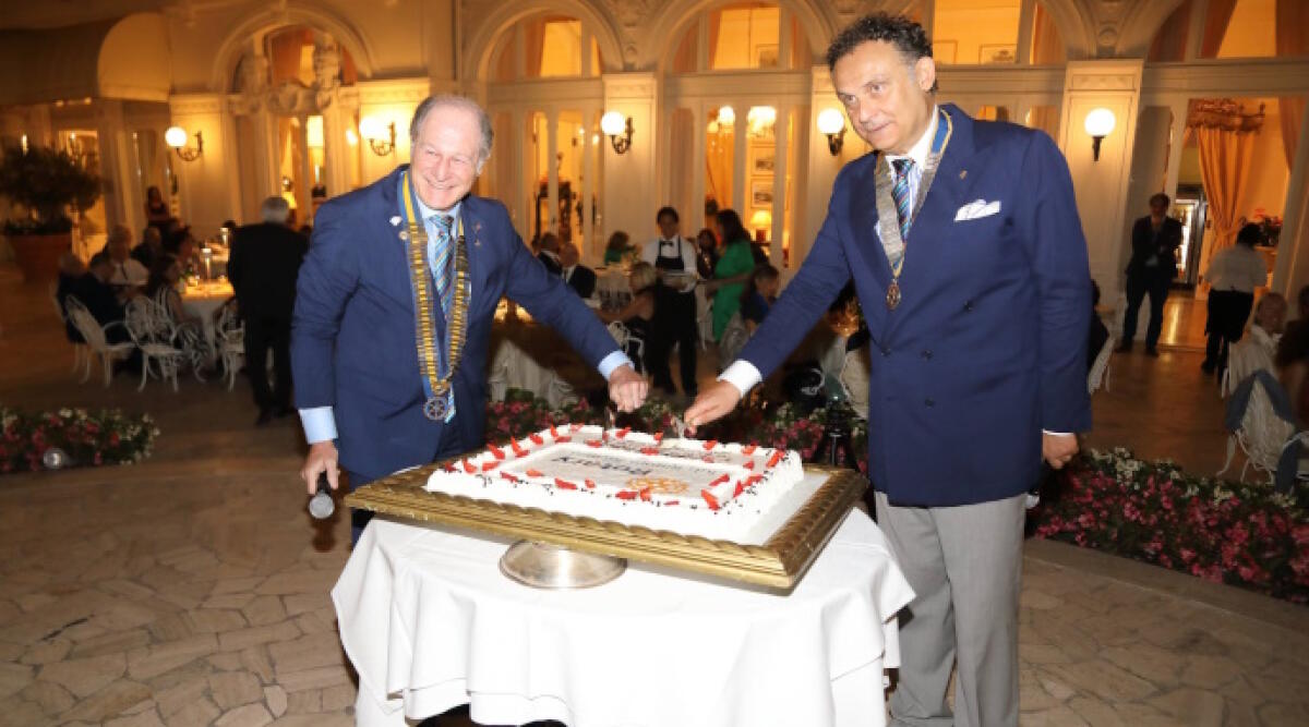 Nuovo presidente al Rotary Club Rimini Riviera: Marco Manfroni subentra a Fabio Mariani - Alberto Azzolini e Marco Manfroni