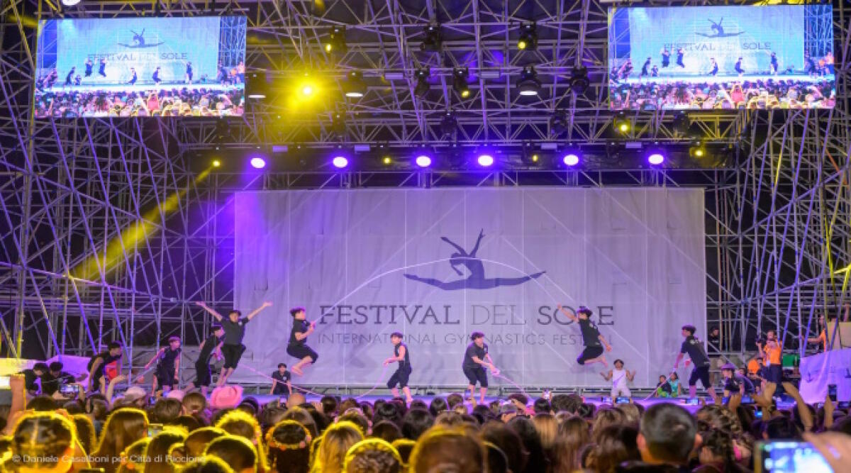 Festival del Sole e fuochi d’artificio: la Notte Rosa di Riccione dà subito spettacolo - Il galà del Festival del Sole