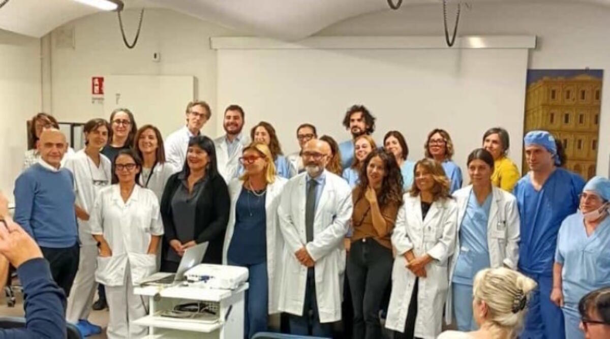 La Chirurgia dell’ospedale Ceccarini certificata Centro di Eccellenza SICOB - Il dottor Andrea Lucchi, delegato SICOB e lo staff chirurgia Riccione