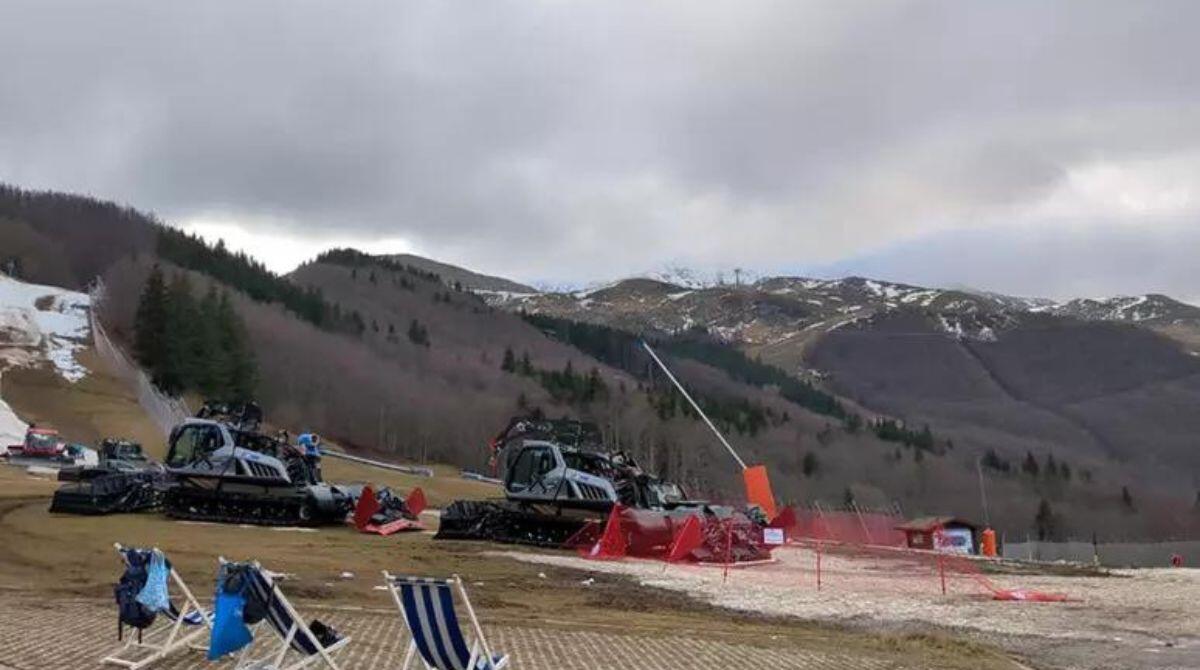 Assenza della neve in Appennino, ristori per il noleggio sci - PH ANSA