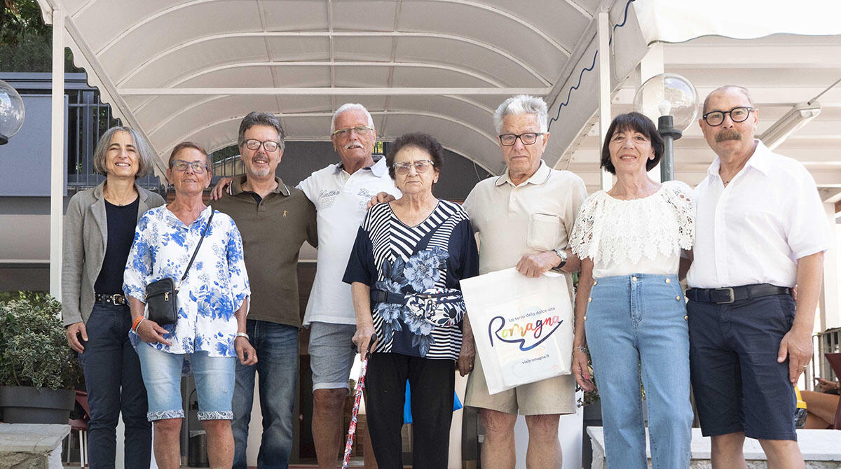 Fedelissimi all'Hotel Christian: l'albergo di Rivazzurra premia i suoi turisti più affezionati - Premiazione turisti fedeli Hotel Christian Rivazzurra (foto di R.Gallini)