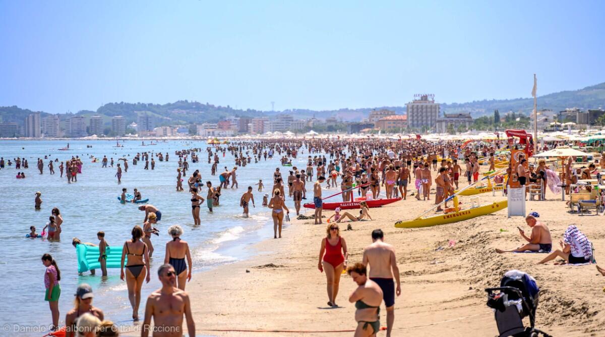 Sicurezza in mare: a Riccione, un incontro dove i bagnini mostreranno le tecniche di salvamento - Spiaggia di Riccione REPERTORIO